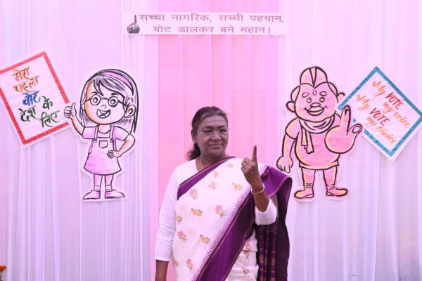 राष्ट्रपति द्रौपदी मुर्मू ने दिल्ली विधानसभा चुनाव 2025 में मतदान किया