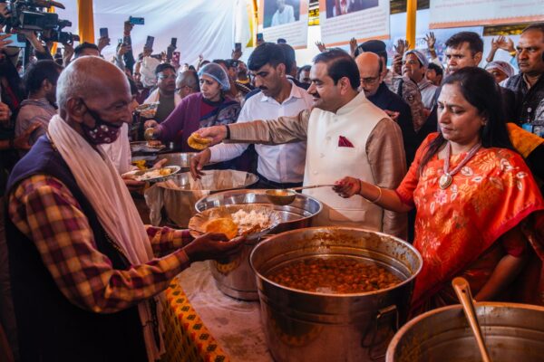 महाकुंभ सेवा के बाद गौतम अदाणी बोले – तेरा तुझको अर्पण