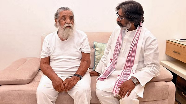 दिल्ली में हो रहा दिशोम गुरु Shibu Soren का रूटीन चेकअप, विशेष विमान से ले जाये गये दिल्ली