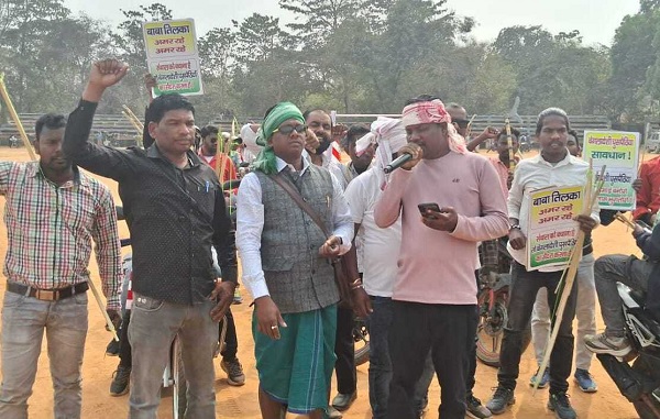दुमका में बांग्लादेशी घुसपैठिए को रिहा करने के विरोध में प्रदर्शन
