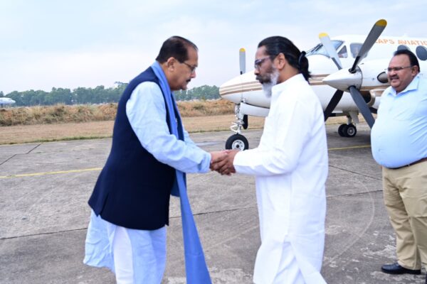 झारखंड के वित्त मंत्री कृष्ण किशोर बेहतर इलाज के लिए विशेष विमान से दिल्ली रवाना, CM ने की मुलाक़ात