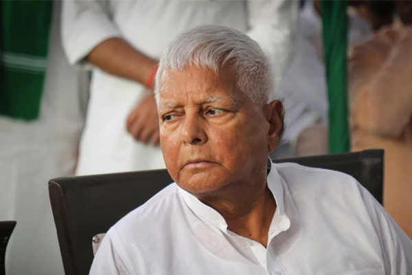 RJD सुप्रीमो लालू यादव की बिगड़ी तबीयत, डॉक्टरों ने दिल्ली किया रेफर