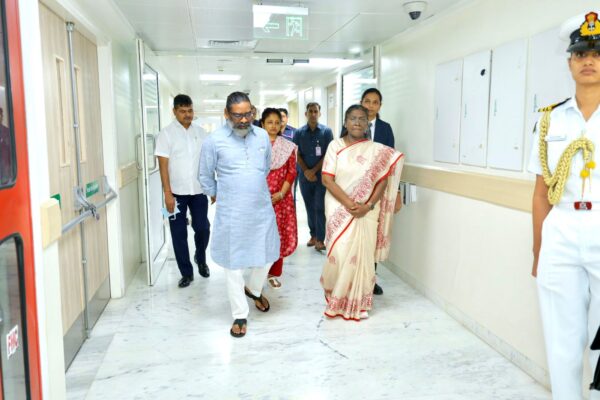 सर गंगाराम अस्पताल में इलाजरत शिबू सोरेन से मिली राष्ट्रपति द्रौपदी मुर्मू