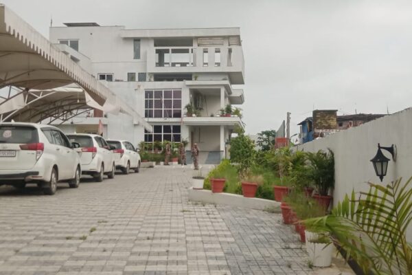 Breaking: पूर्व विधायक अम्बा प्रसाद के 8 ठिकानों पर ED की एक साथ छापेमारी