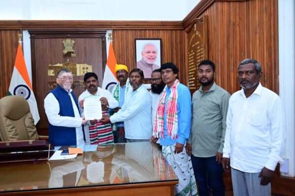 राज्यपाल से मिला मरांग बुरू फाउंडेशन का प्रतिनिधिमंडल, सभी तरह के अधिकार ग्रामसभा को देने की रखी मांग।