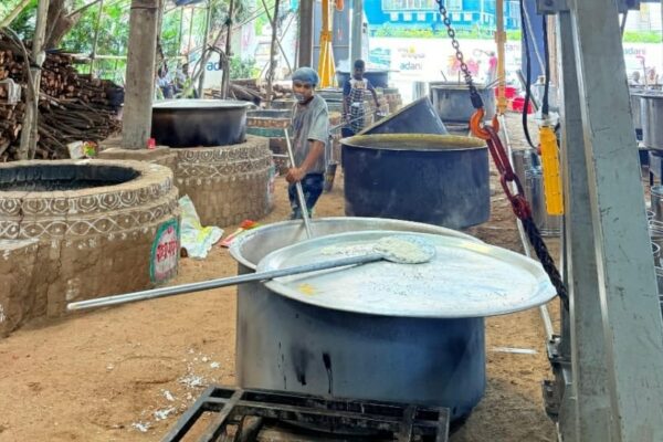 अदाणी-इस्कॉन रसोई में हाईटेक व्यवस्था, पारंपरिक मूल्यों और जैविक जीवनशैली का बेमिसाल संगम