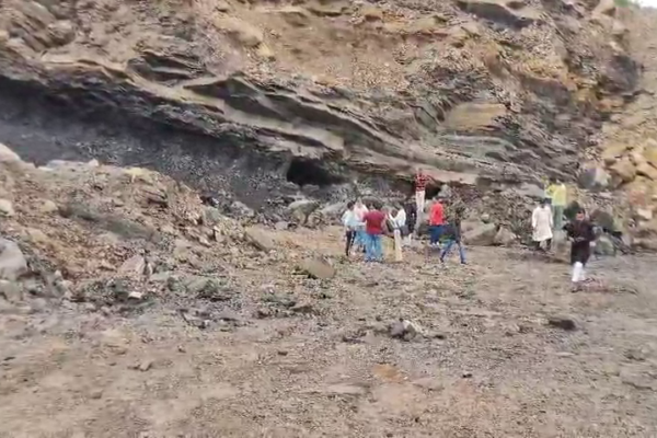 अवैध खनन के दौरान चाल धंसा, 4 की मौत 4 की हालत गंभीर
