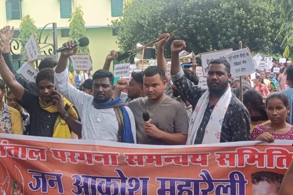 सूर्या हांसदा एनकाउंटर मामले की जांच सीबीआई से मांग को लेकर दुमका में निकाली गयी रैली
